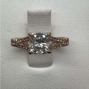 C.G.L certified 1.5 CTTW Natural Diamond Ring